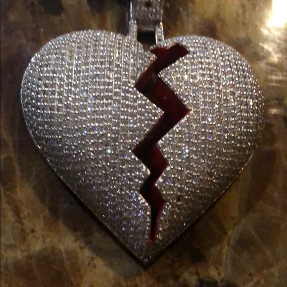 Iced out broken heart pendant - Picture 3 of 5